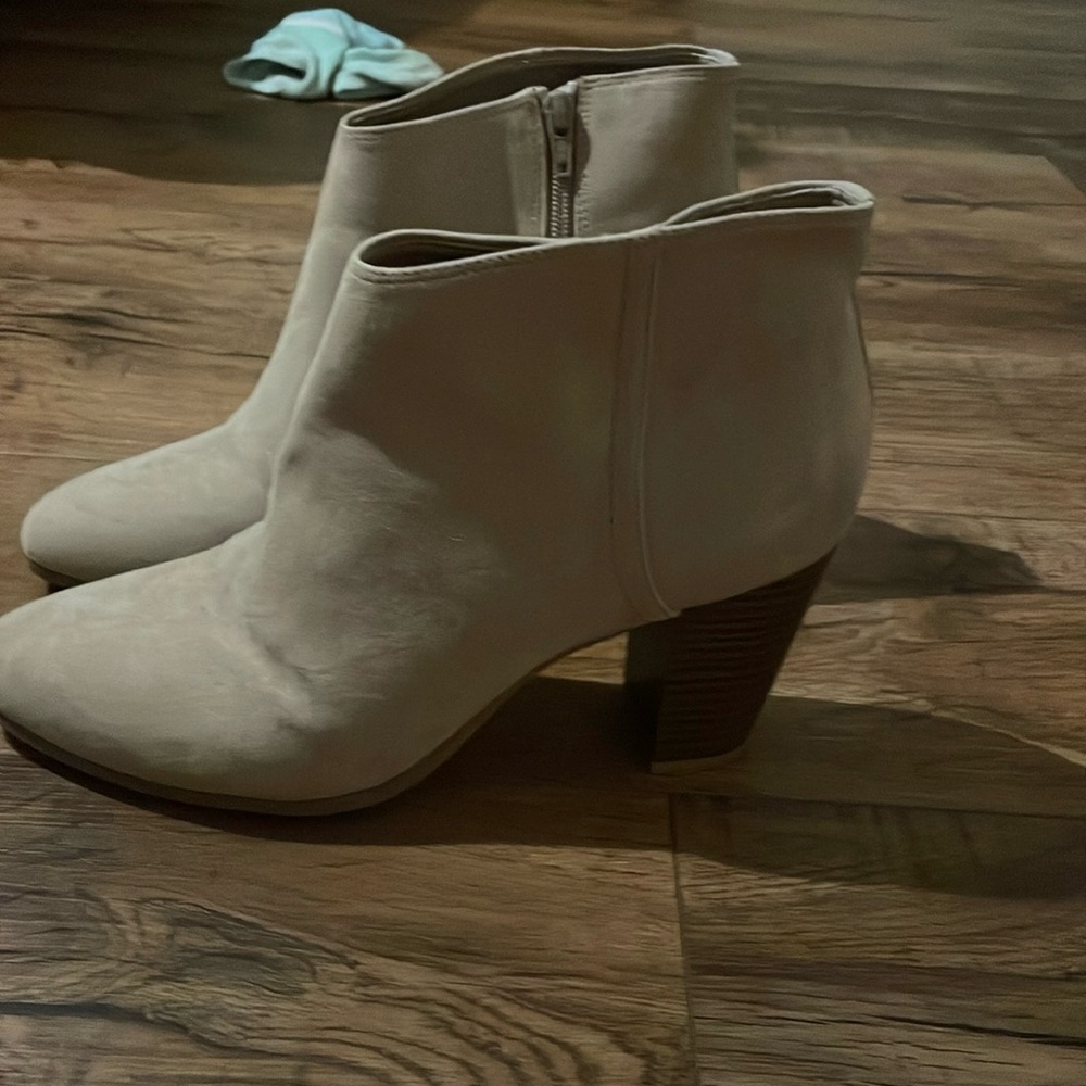 Old Navy Grey Taupe Heeled Bootie size 10